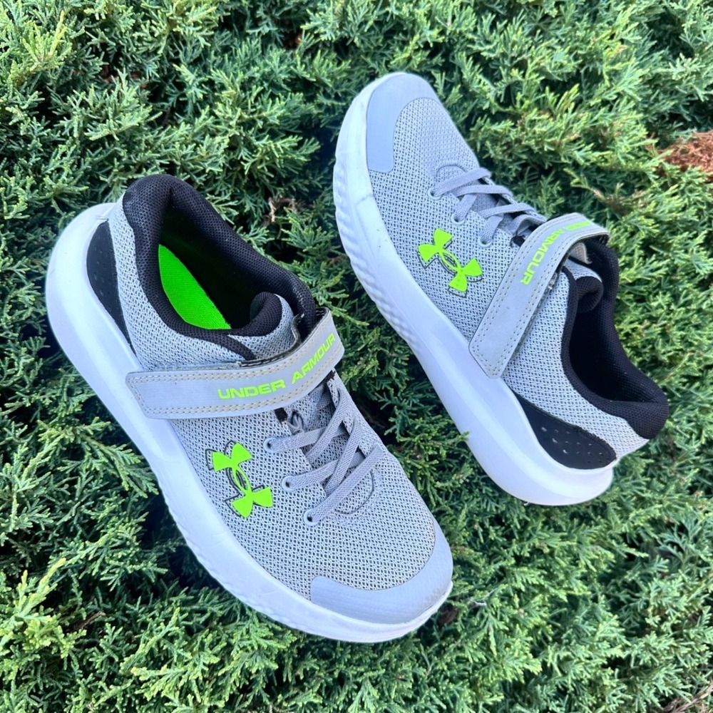 Under Armour Surge 4 AC Big Kids Athletic Shoes Size 3Y Grey Neon Green Sneakers